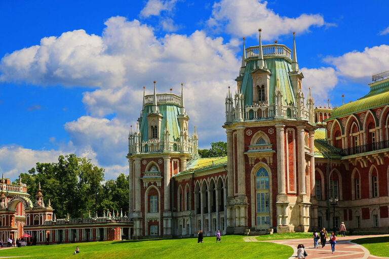 5 Must-Visit Moscow Parks for Foreigners: My Personal Favorites and Insider Tips!